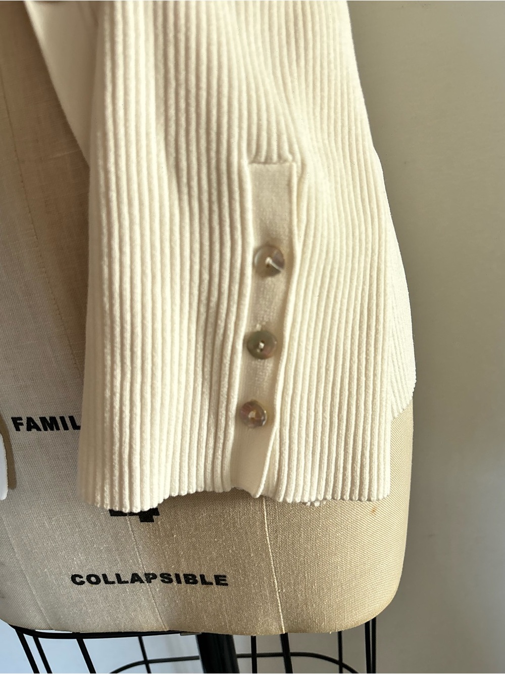 Le ORE Rimini Ribbed Cream Mother Pearl Button Up Cardigan - Picture 5 of 8